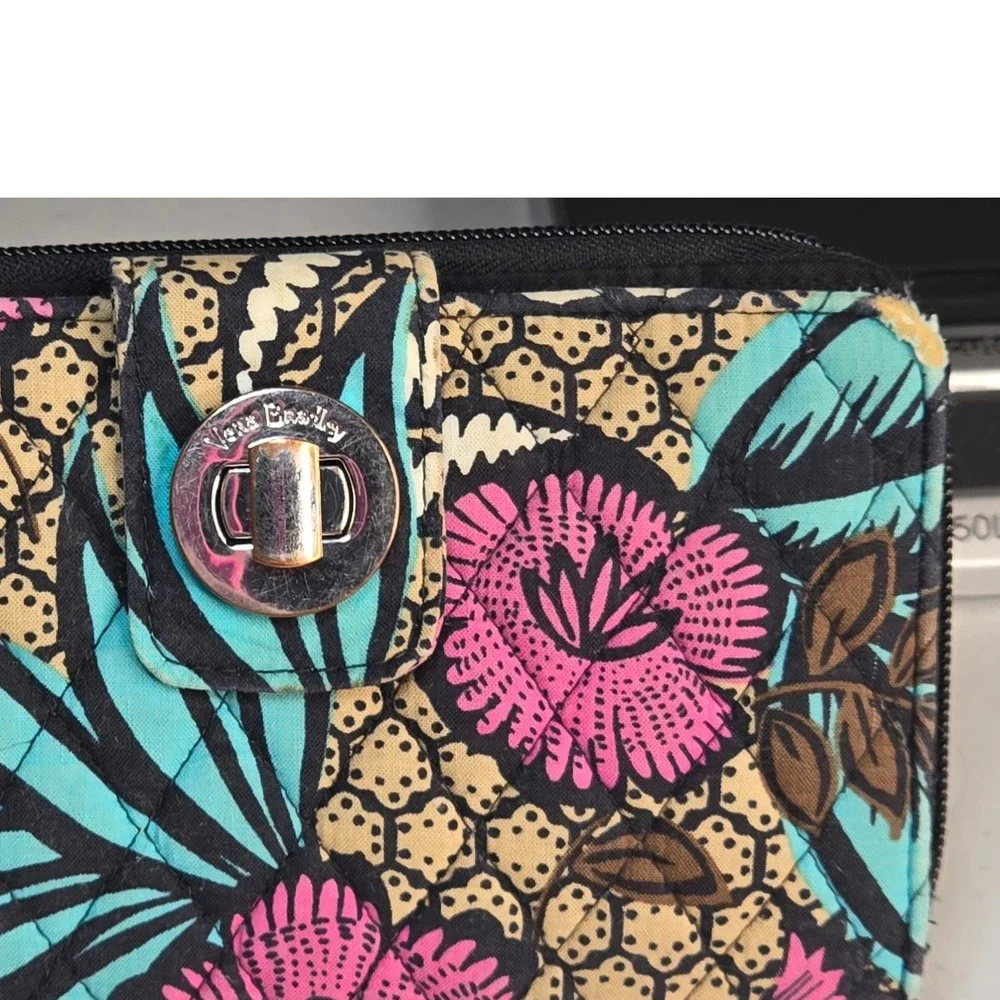 Vera Bradley Turn Lock Wallet Floral Quilted Zip Around Clutch Flaws - Picture 3 of 16